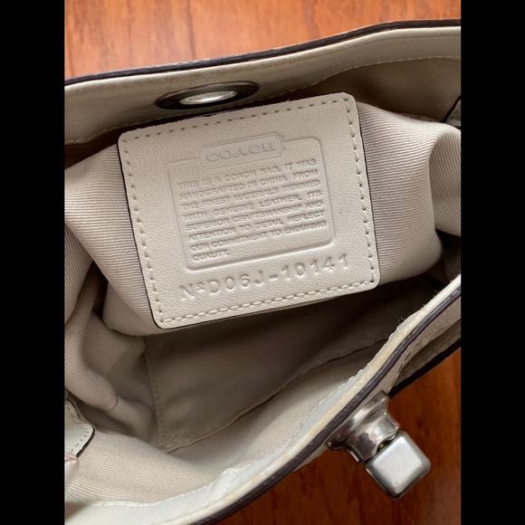 Coach Cream Signature Bag - Picture 5 of 11